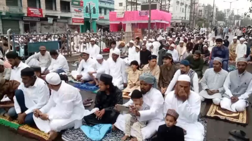 आसनसोलमा उत्साहका साथ ईद मनाइयो, राज्यमन्त्री मलय घटकले दिए शुभकामना