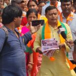 मतिगडा-नक्सलबारीमा चुनावी अभियान सुरु: पत्थरघाटा काली मन्दिरमा प्रार्थना गरेपछि भाजपा उम्मेदवार आनन्दमय बर्मनको जनसम्पर्क अभियान