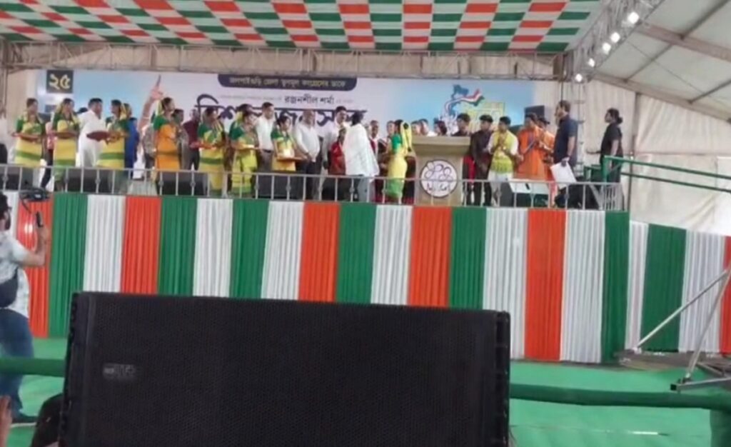 डाबग्राम-फूलबारी: ममता बनर्जीको विशाल शक्ति प्रदर्शन; रंजन शील शर्माको समर्थनमा भीड जम्मा