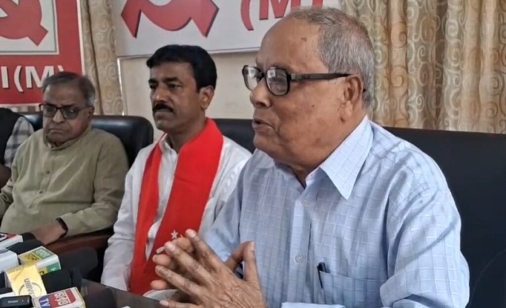 वाम मोर्चाले चुनावी घोषणापत्र जारी गर्‍यो, अशोक भट्टाचार्यको भाजपा र टीएमसीमाथि कडा आक्रमण