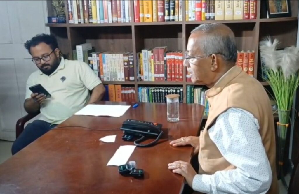 सिलगढी: ‘टक टु मेयर’ प्रतिबन्ध पछि गौतम देवको नयाँ चाल; घरबाट ‘टक टु गौतम’ कार्यक्रम सुरु