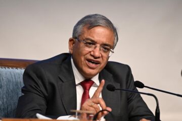 11 जिल्ला शासक स्थानान्तरण