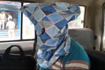 भारत-बंगलादेश सीमामा पक्राउ परेका बंगलादेशी घुसपैठकर्तालाई बीएसएफले मालदा प्रहरीलाई बुझायो