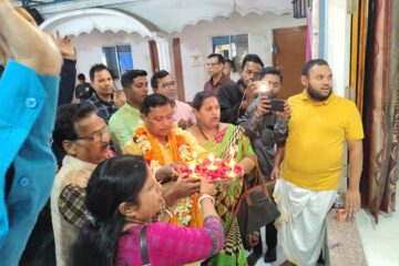 मतिगढा-नक्सलबारी: भाजपा उम्मेदवार आनन्दमय बर्मनले इस्कन मन्दिरमा प्रार्थना गरे, सघन सम्पर्क अभियान सुरु गरे