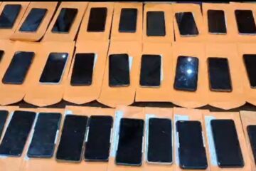 सिलगढी प्रहरीको प्रमुख सफलता: ५० हराएका मोबाइल फोनहरू बरामद गरी वास्तविक मालिकहरूलाई फिर्ता गरियो