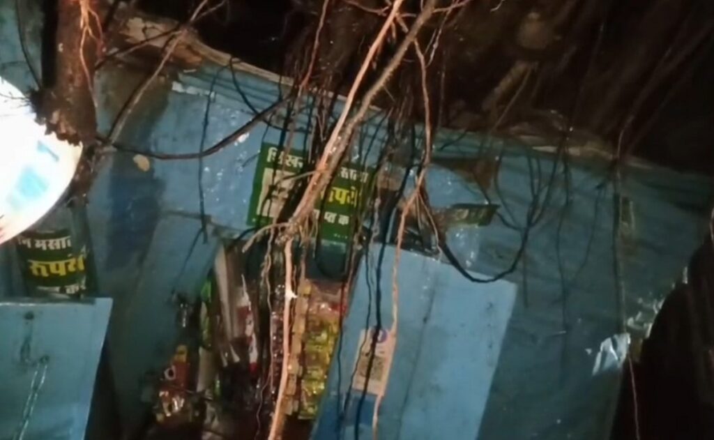 सिलिगुडीमा आँधीले विनाश मच्चायो, प्रभावित बासिन्दाहरूलाई सहयोग गर्न मेयर रातभर सडकमा बसे