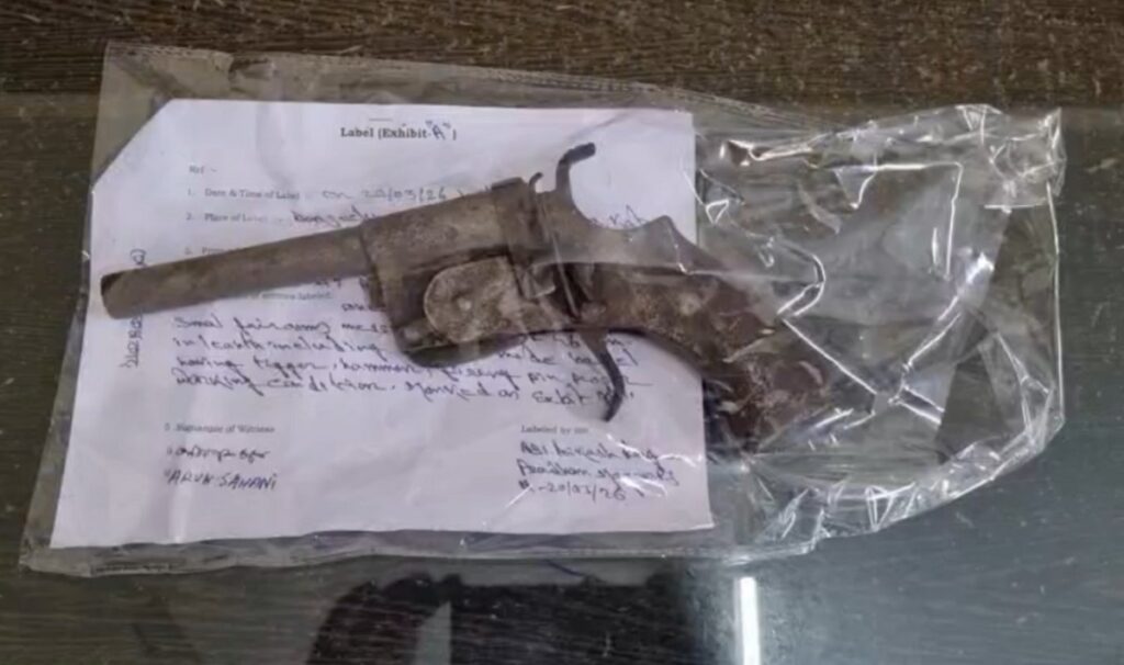 चुनावअघि सिलगढीमा ठूलो सफलता: हतियारसहित एक पक्राउ, प्रधान नगर प्रहरीले ठूलो षड्यन्त्र विफल