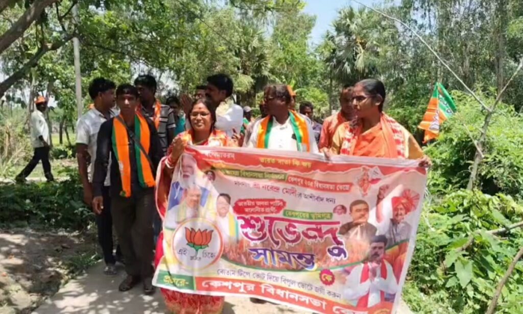 भाजपा उम्मेदवारले तृणमूल कांग्रेसका सांसद देवको भाइको घरको भ्रमण गरे