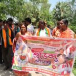 भाजपा उम्मेदवारले तृणमूल कांग्रेसका सांसद देवको भाइको घरको भ्रमण गरे