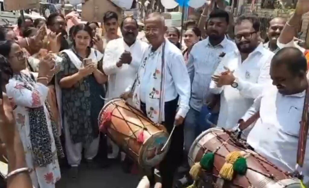 सिलगढी: ढोलको तालमा गौतम देव चुनावी मैदानमा प्रवेश गरे