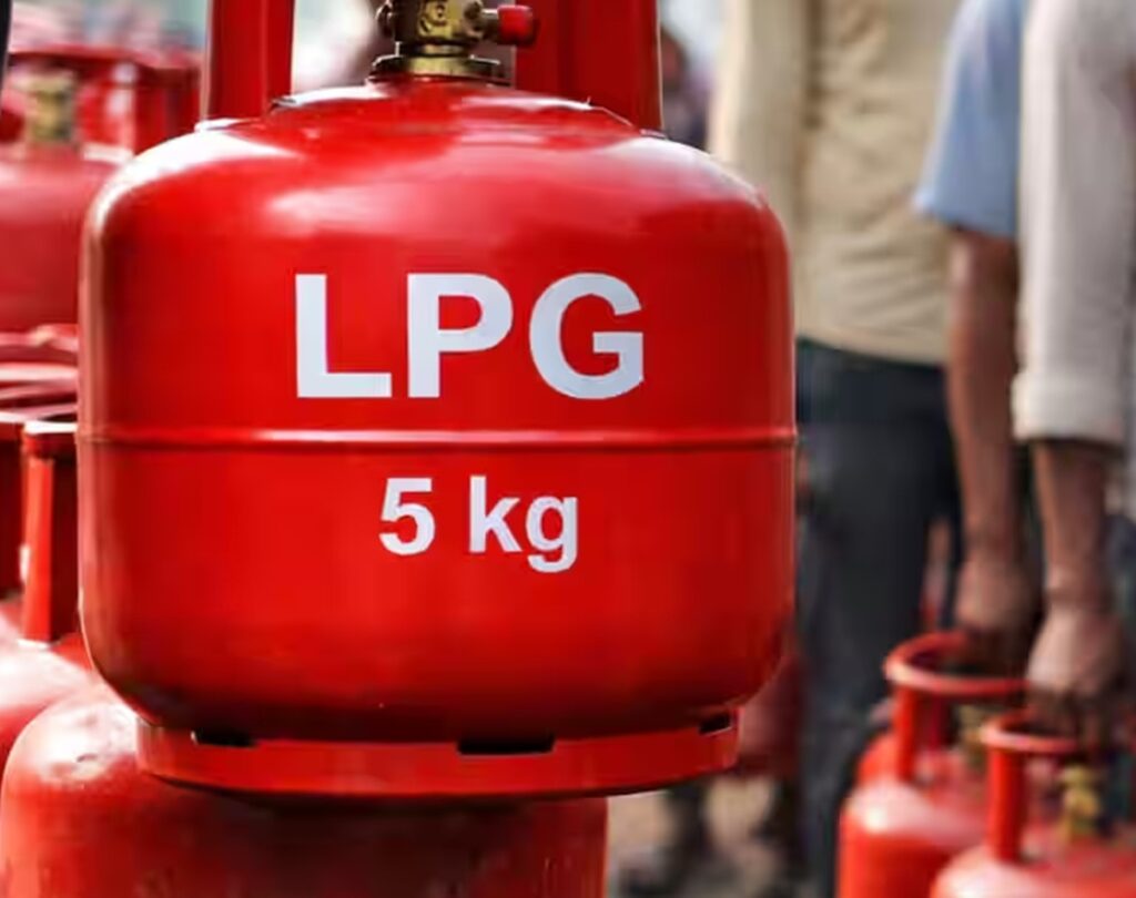 MoPNG ले ५ केजी LPG सिलिन्डरको आपूर्ति विस्तार गर्दै, आप्रवासीहरूका लागि पहुँच सुदृढ बनाउँदै