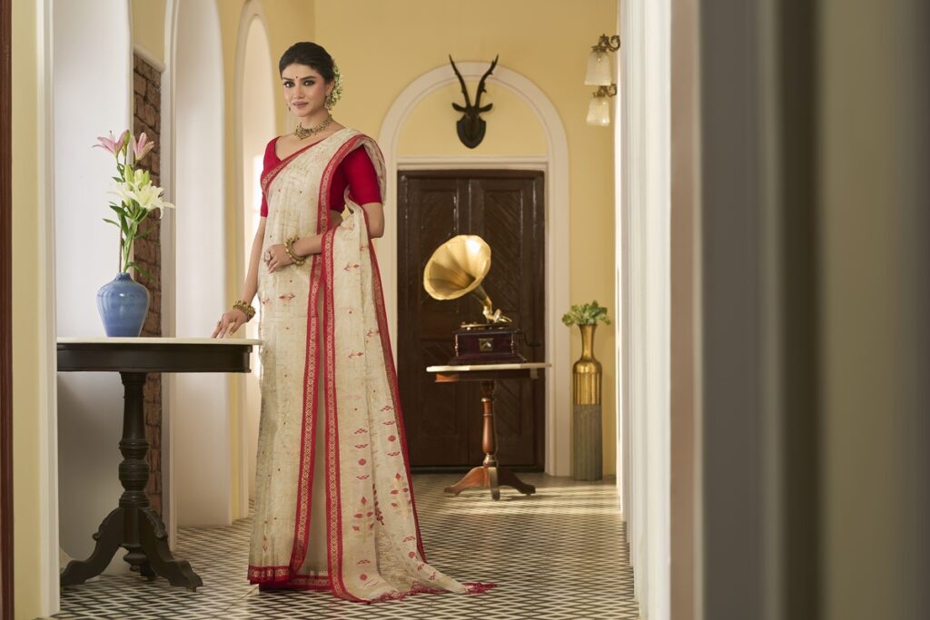 तनेराले पोइला वैशाख सारी सङ्कलन लन्चको साथ चाडपर्वको मागमा दांव लगाए