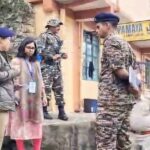 कालेबुङमा बूथ निरीक्षण गर्दै एसपी–जिल्ला शासक