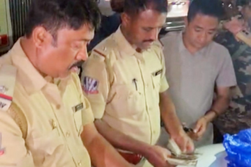 सिलगढ़ी चेकपोस्टनजिक ट्याक्सीबाट ठूलो राशि जपत