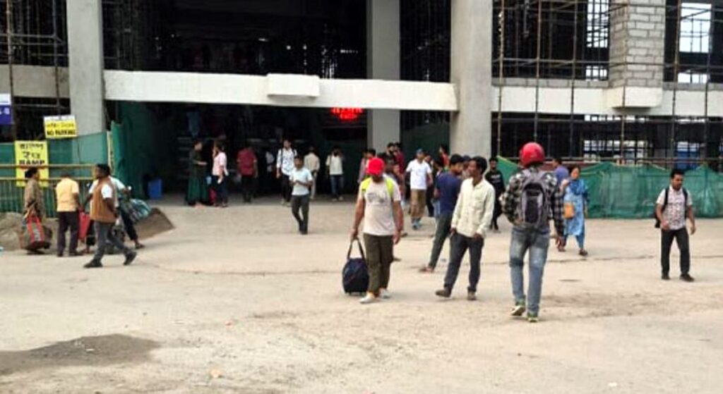 समूह–समूहमा अपरिचितहरू, शहरमा तोड़फोड़को आशङ्का