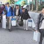 आज दार्जीलिङ–पुलबजारका दुर्गम बूथतर्फ मतदान कर्मचारी प्रस्थान