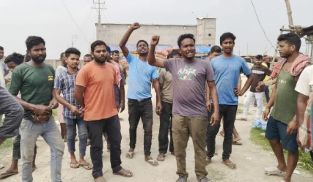 कोल्ड स्टोरेज प्रशासनविरुद्ध क्षुब्ध आलु किसानहरू