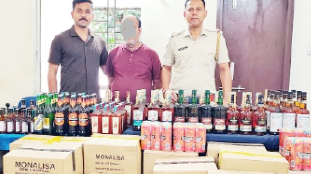 गोदाममा बाकस–बाकस मदिरा भण्डारण