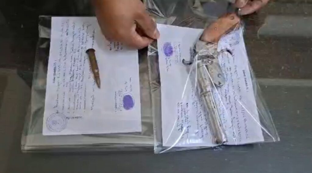 दार्जिलिङ मोरबाट देशी पेस्तोल र कारतूस सहित एक युवक पक्राउ, प्रधान नगर प्रहरीको ठूलो कारबाही