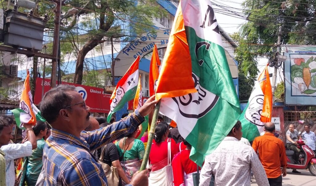 सिलगढी: शक्ति प्रदर्शन गर्दै भाजपाका तीन जना दिग्गज नेताहरूले आफ्नो उम्मेदवारी दर्ता गरे