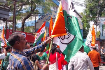 सिलगढी: शक्ति प्रदर्शन गर्दै भाजपाका तीन जना दिग्गज नेताहरूले आफ्नो उम्मेदवारी दर्ता गरे