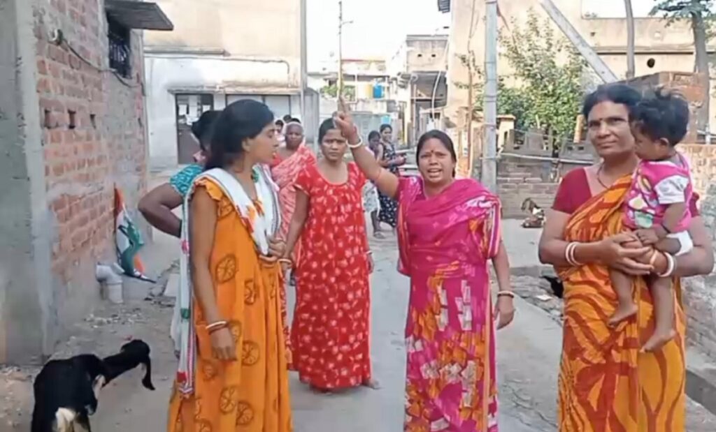 वडा नम्बर २१ को चासीपाडामा बिजुलीको तार काटेर पोस्टर च्यातेपछि तनाव उत्पन्न भयो