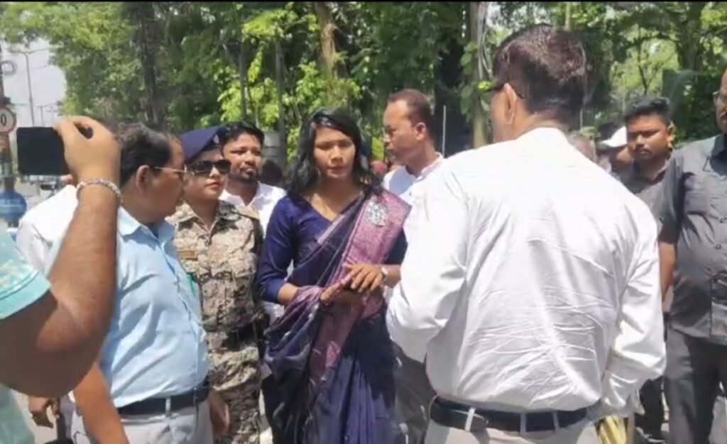 सपना बर्मनले अवरोधहरू पार गर्दै मनोनयन दर्ता गरिन्, जितमा विश्वास व्यक्त गरिन्