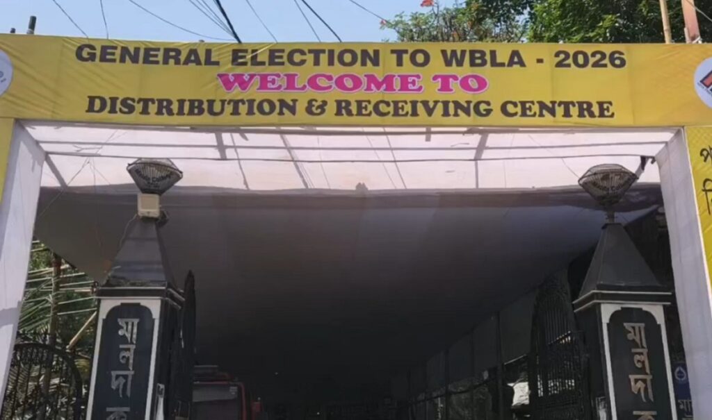 १५२ निर्वाचन क्षेत्रमा मतदान सुरु, मालदाका तीन DCRC केन्द्रहरूमा निर्वाचन अधिकारीहरूको ठूलो भीड