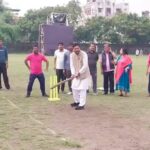 सिलगढी: चुनाव अगाडि सक्रिय भाजपा उम्मेदवार शंकर घोष, मैदानमा युवाहरूसँग क्रिकेट र फुटबल खेल्दै