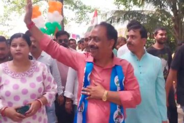 डाबग्राम-फुलबारीका तृणमूल कांग्रेसका उम्मेदवार रञ्जन शील शर्माले नौका घाट क्षेत्रमा घर-घरमा समर्थन खोज्दै जोशका साथ प्रचार गरिरहेका छन्