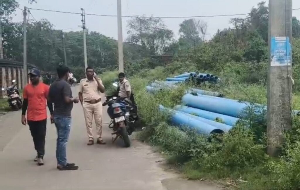 नैहाटी जुट मिल रोडबाट १२ वटा ताजा बम बरामद, क्षेत्रमा भारी तनाव