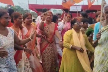 महिलाहरू भगवा लहरमा झुलाए; 80 वर्षका वृद्धहरूले पनि नाचेर विजयको उत्सव मनाए