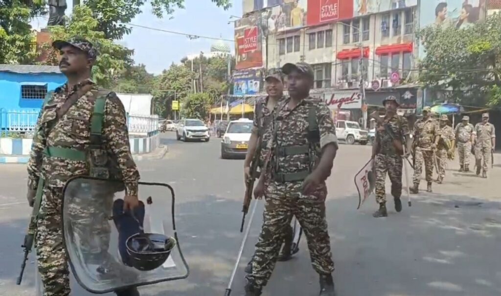 तिलजलामा अवैध निर्माण भत्काउन ठूलो हंगामा: पार्क सर्कसमा प्रहरीद्वारा ढुङ्गा प्रहार, सवारी साधनमा तोडफोड; ३८ जना अपराधी पक्राउ, केन्द्रीय बलद्वारा रुट मार्च