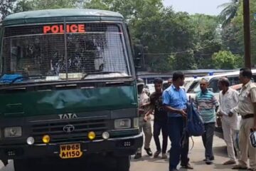 माल्दामा प्रहरीको ठूलो सफलता: तस्करी हुनुअघि नै १.१ मिलियन रुपैयाँ बराबरको नक्कली नोट बरामद, एक पक्राउ