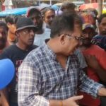 अस्थायी सरसफाई कर्मचारीहरूले राणाघाट नगरपालिकामा मुख्य ढोका बन्द गरेर विरोध प्रदर्शन गर्दै ठूलो हंगामा मच्चाए