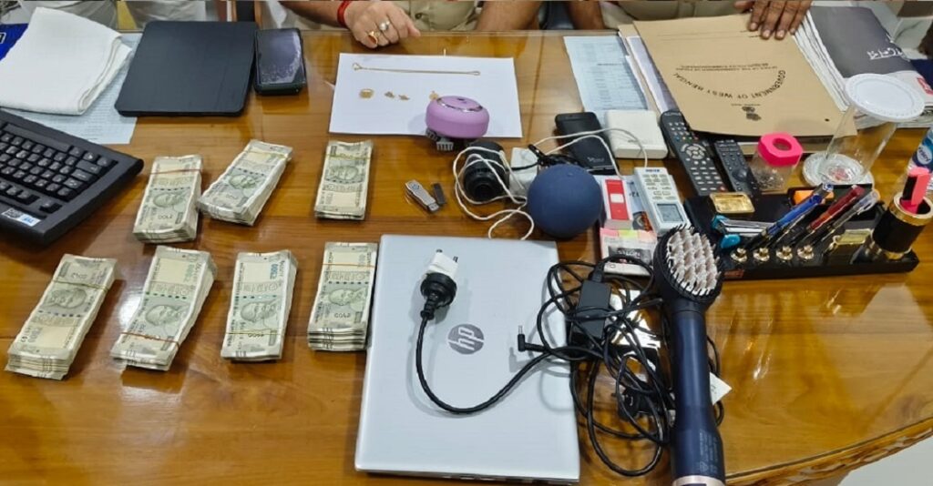 मतदान सकिएसँगै सिलगढी प्रहरीले चोरीका घटनामा ठूलो सफलता हासिल गर्यो; लाखौं रुपैयाँ, बाइक र अन्य सामान बरामद
