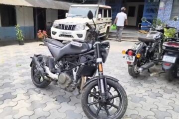 सिलगडीस्थित सेवक रोड आर्मी क्याम्पबाट चोरी भएको मोटरसाइकल प्रहरीले बरामद गरेको छ
