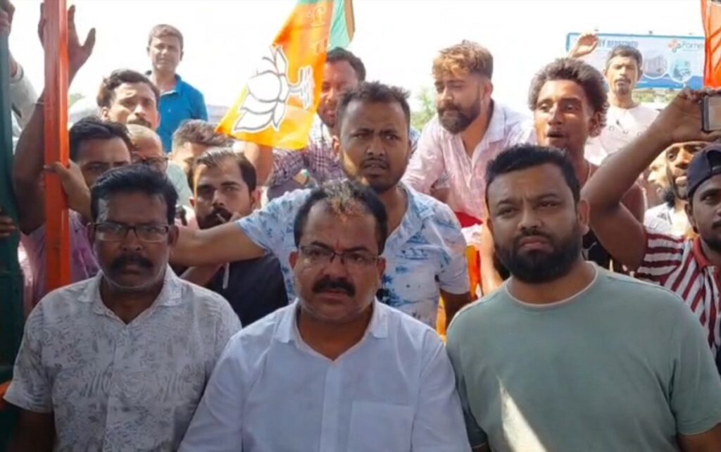 नयाँ जलपाईगुडी स्टेसनमा सिन्डिकेट राजविरुद्ध भाजपाको सचेतना अभियान