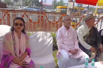 सिलगढीमा ७३ औं सगरमाथा दिवस मनाइयो, मेयर गौतम देवले तेन्जिङ नोर्गे शेर्पालाई श्रद्धाञ्जली अर्पण गरे