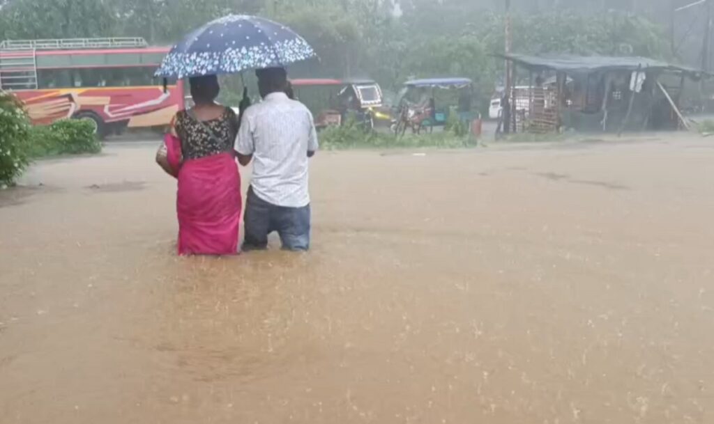 लगातारको भारी वर्षाले माल ब्लक डुबानमा परेको छ, जसले गर्दा राजार चिया बगानको केशर लाइनका बासिन्दाहरू समस्यामा परेका छन्