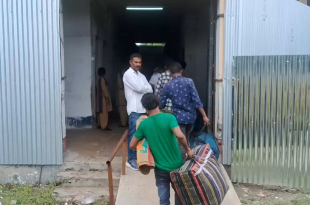जलपाईगुडीको फटापुकुर होल्डिङ सेन्टरमा २६ बंगलादेशी नागरिकलाई अस्थायी रूपमा राखिएको छ; सीसीटीभी निगरानी र कडा सुरक्षा