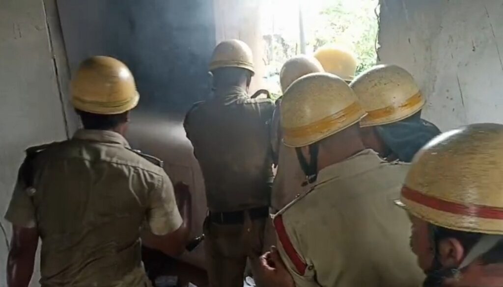 अरविन्द पल्लीमा रहेको बहुतले भवनमा ठूलो आगलागी, भवनमा रहेका फर्निचर जलेर नष्ट भए।