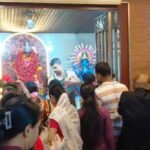 आफ्ना ज्वाइँको दीर्घायु र सुख र समृद्धिको लागि सासूहरू मन्दिरहरूमा प्रार्थना गर्न भेला हुन्छन्; यो क्षेत्र जमाई षष्ठीको प्रार्थनाले गुन्जिन्छ