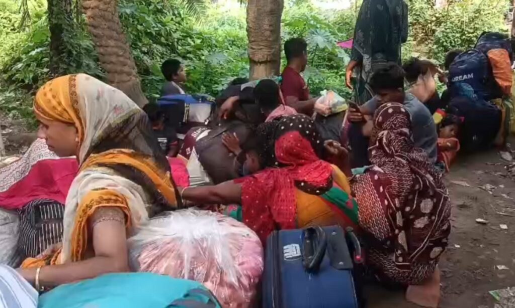 १७० बंगलादेशी आप्रवासीहरू हाकिमपुर चेकपोस्टमा स्वदेश फिर्ताको पर्खाइमा छन्; प्रहरी चौकीहरूमा होल्डिङ सेन्टरहरू स्थापना गरिनेछ