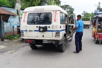 नियम तोडेकोमा एक होमगार्डले जनताको आक्रोशको सामना गर्नुपर्‍यो! बेलाकोबामा तनाव बढ्दै जाँदा प्रहरीले आफ्नै अधिकारीलाई चलान जारी गर्न बाध्य भयो