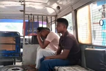 सिलगढी: प्रहरीले तीन बत्ती मोरमा छापा मार्यो, ७२ बोतल कफ सिरप जफत गर्यो; दुई तस्कर पक्राउ