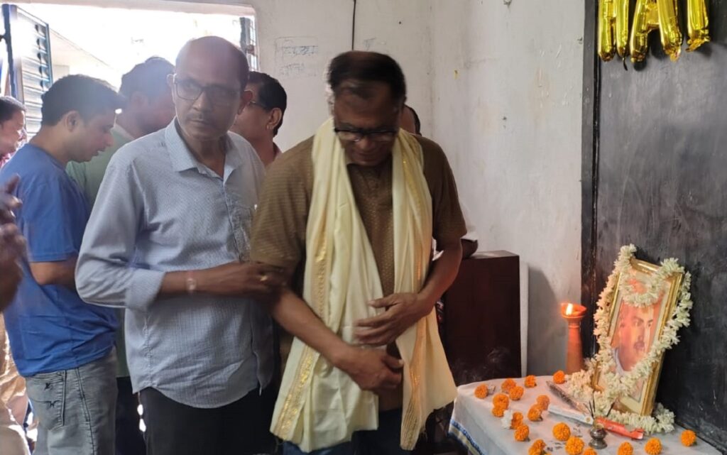 “पश्चिम बंगाल दिवस” ​​समारोह बिहानै विभिन्न विद्यालयहरूमा सुरु भयो, शान्तिपुरका विधायक पनि आफ्नो पुरानो कार्यस्थल फर्किए