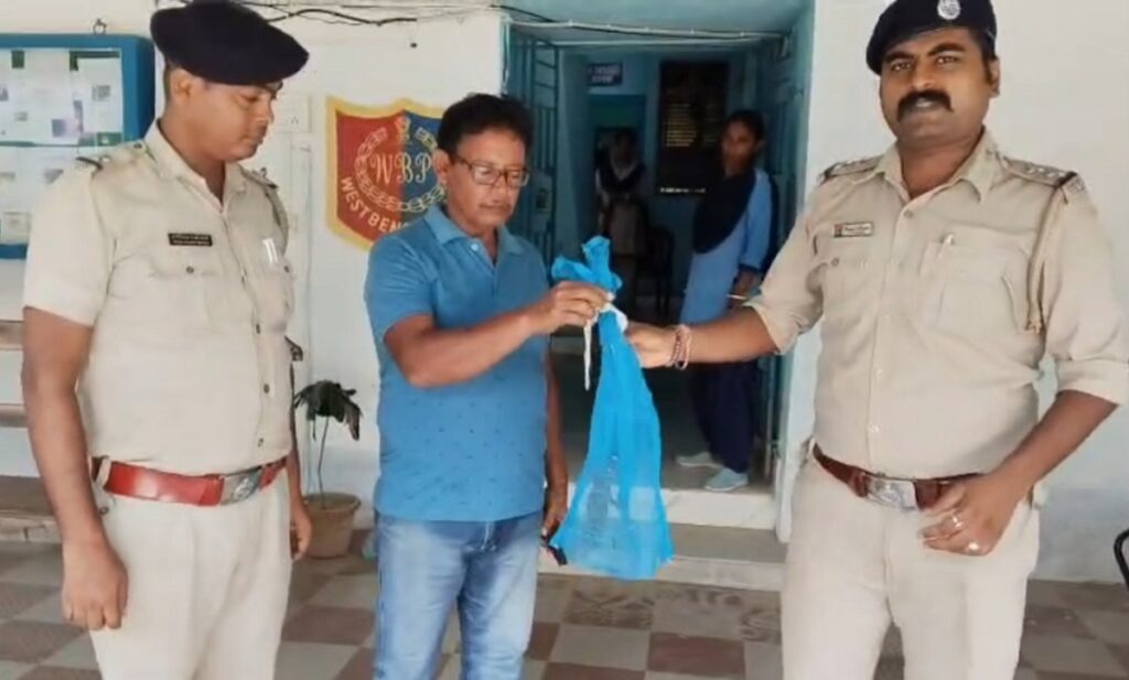 हिंगलगञ्ज प्रहरी चौकीको ठूलो सफलता: लोपोन्मुख ‘तक्षक’ (टोके गेको) छेपारो बरामद, बजार मूल्य लगभग ४ लाख रुपैयाँ