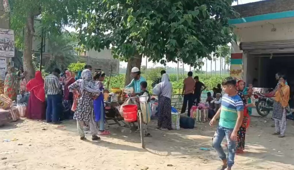 बंगलादेश फर्कन हाकिमपुर चेकपोस्टमा १५० घुसपैठियारको भीड जम्मा, एक हप्तामा ९०० बंगलादेशी पक्राउ; ३५० जनालाई होल्डिङ