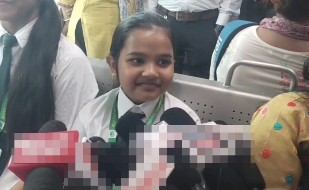 आज सियालदह-बरासत रुटमा नयाँ एसी लोकल रेल चल्न थाल्यो; उद्घाटन यात्रामा विधायक शंकर चटर्जीको सहभागितासँगै यात्रुहरूले खुशीयाली मनाए
